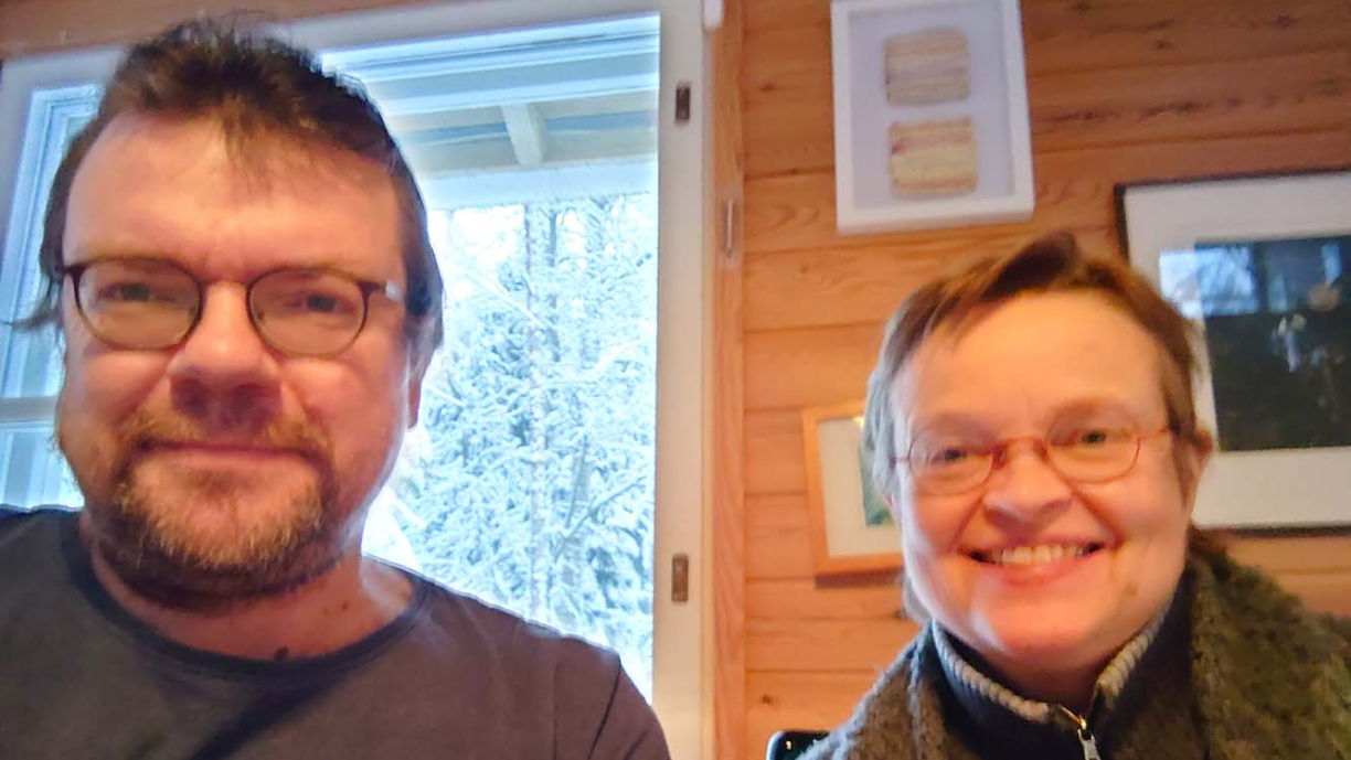 Ville Keynäs ja Anu Partanen hymyilevät.