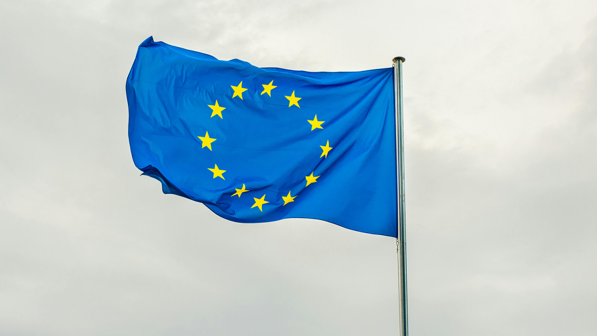Euroopan unionin lippu liehuu salossa