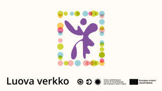 Hahmo seisoo värikkäiden pallojen muodostamassa kehyksessä. Teksti: Luova verkko, Taiteen edistämiskeskus, Euroopan unionin osarahoittama.