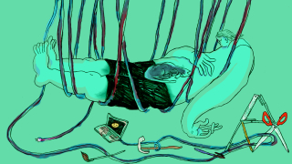 Käsin piirretty kuva, jossa taiteilija nukkuu tietokoneen johtojen varassa. Taiteilijan vatsan päällä nukkuu kissa.