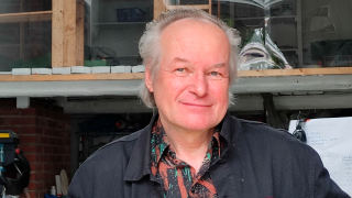 Kasvokuva Markku Hirvelästä