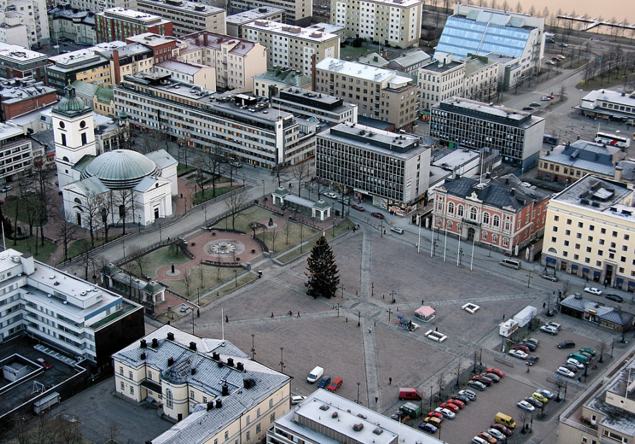 Ilmakuva Hämeenlinnan torin alueesta.