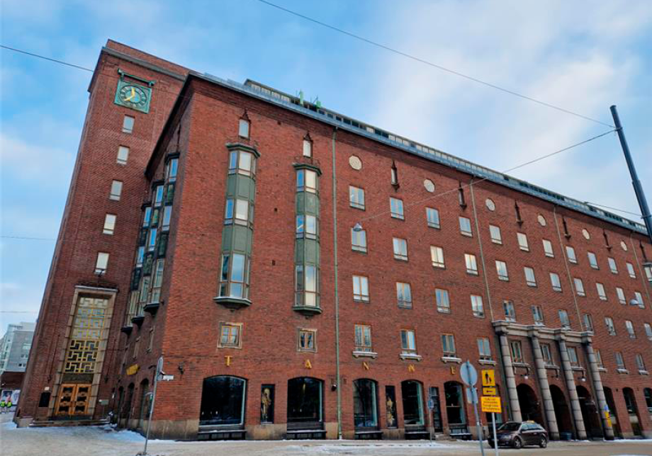 Rakennus kuvattuna ulkoa osoitteessa Kaikukatu 2